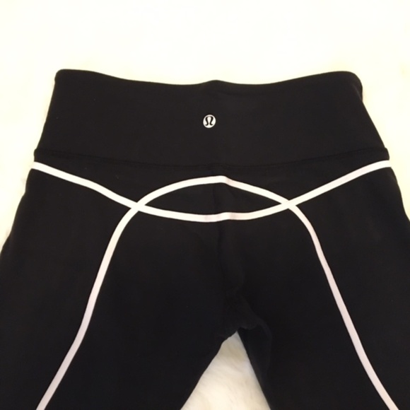 Lululemon Capri Pants Leggings Black White Stripe - Picture 5 of 7